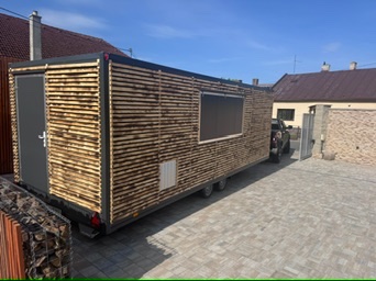Courtyard Serving Trailer — photo 1 of 5