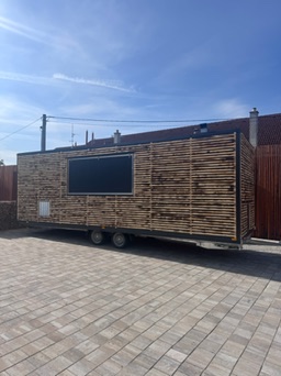 Courtyard Serving Trailer — photo 3 of 5