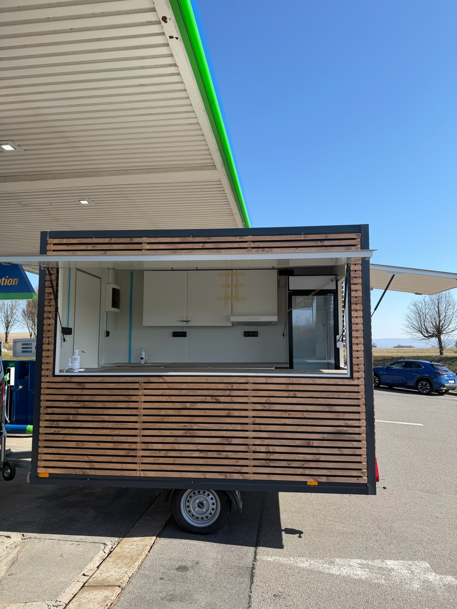 Fuel Station Kiosk — photo 1 of 3