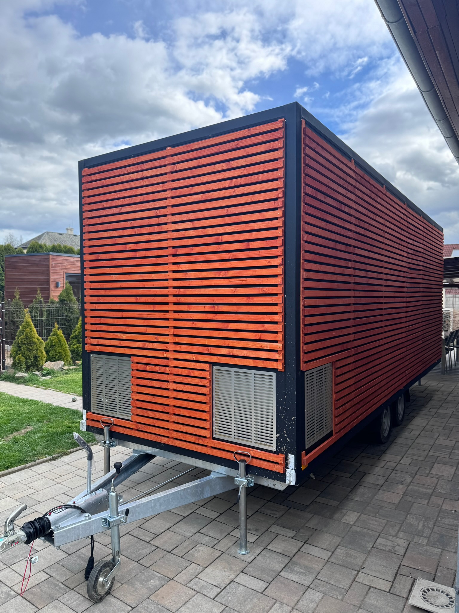 Double-Axle Grand Unit — photo 1 of 4
