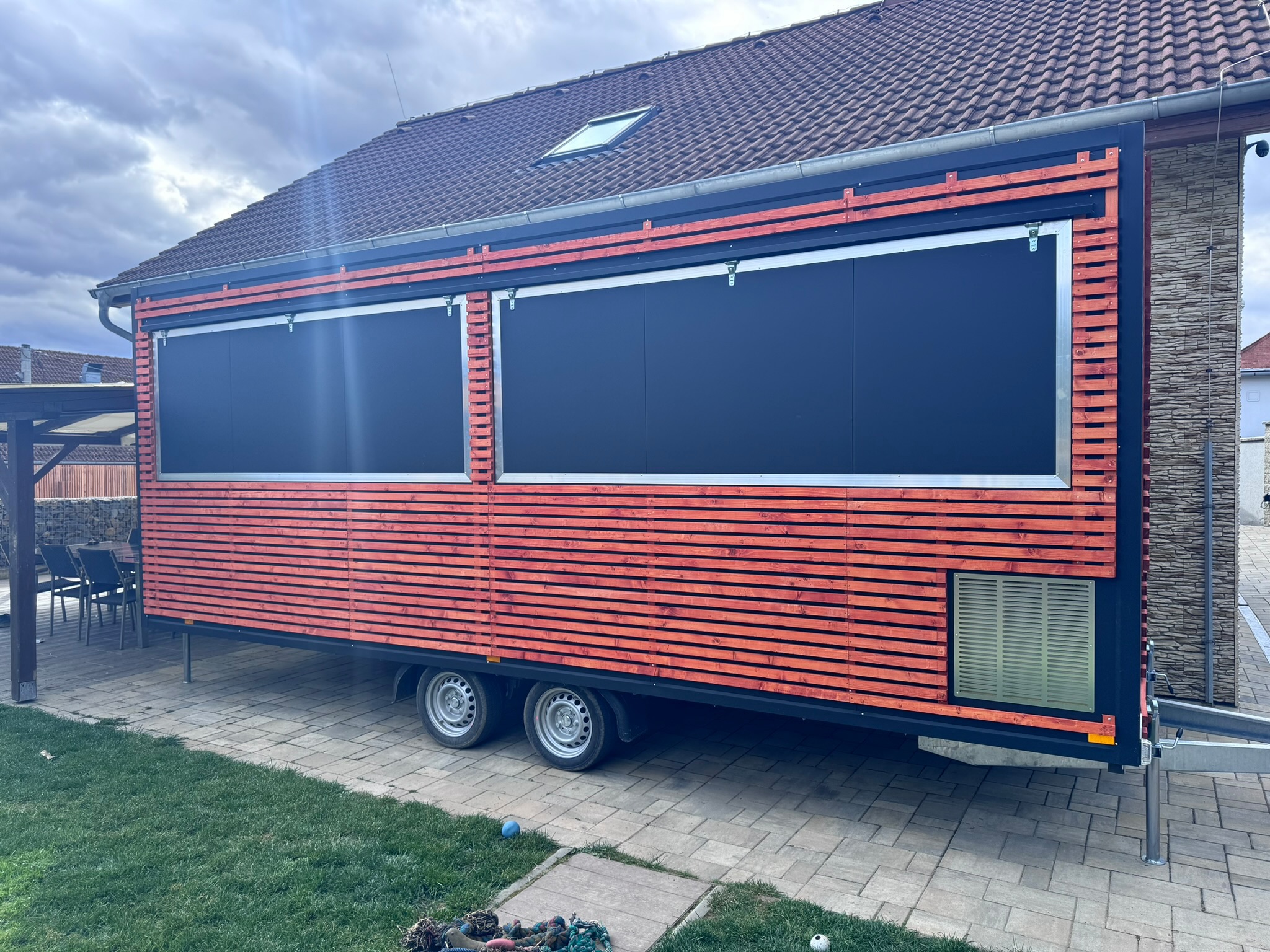 Double-Axle Grand Unit — photo 2 of 4