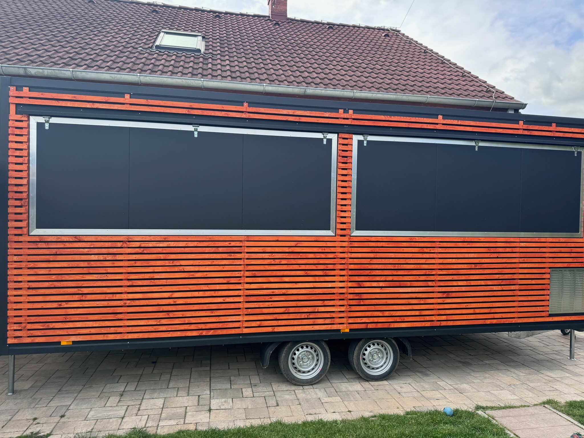 Double-Axle Grand Unit — photo 4 of 4